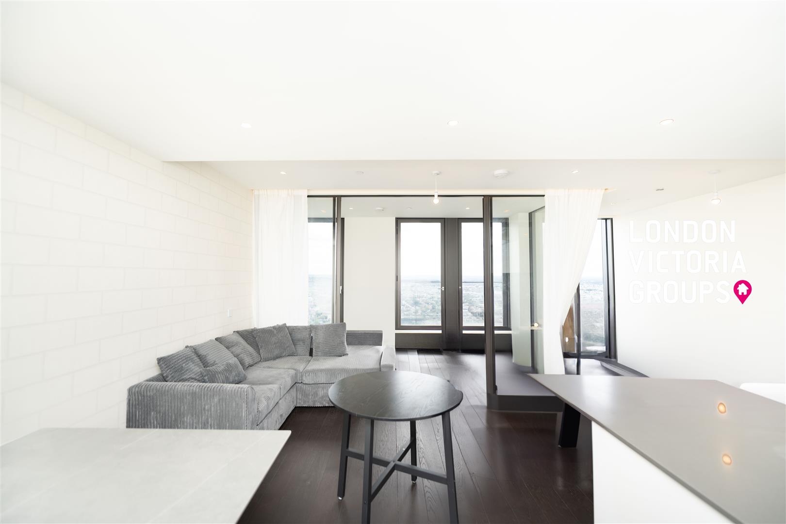 2 bed property in 67 Bondway, London